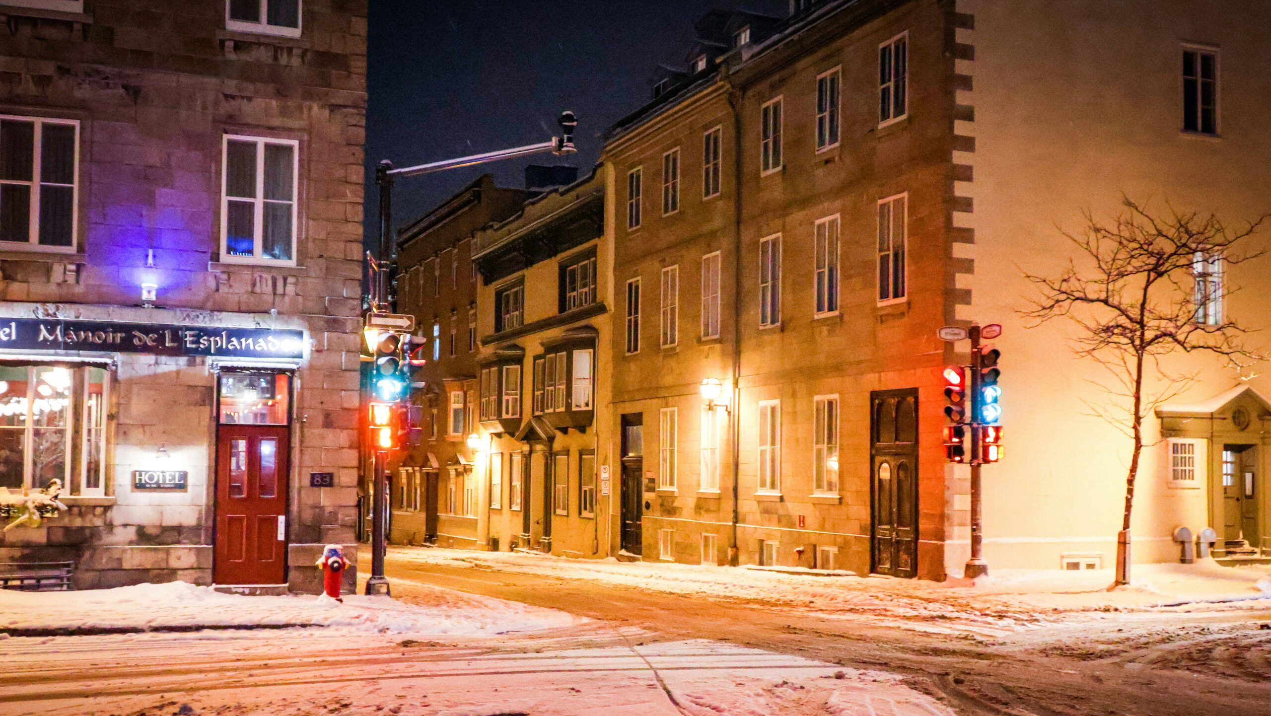 冬のカナダの住宅街と寒暖差によるヒートショックの注意点