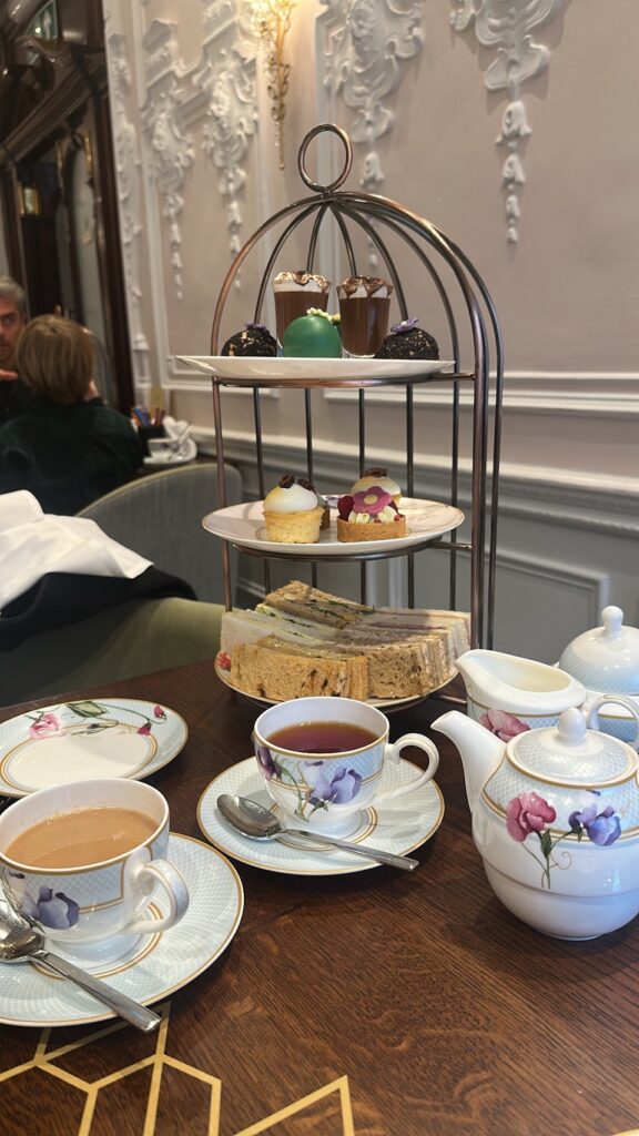 イギリス本場のアフタヌーンティー