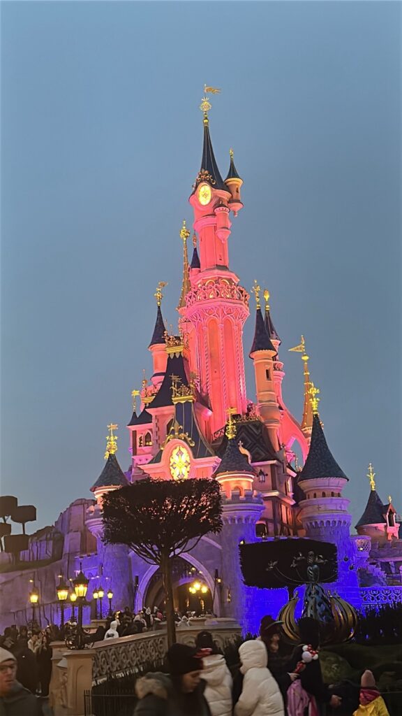 パリのディズニーランドの眠れる森の美女の城