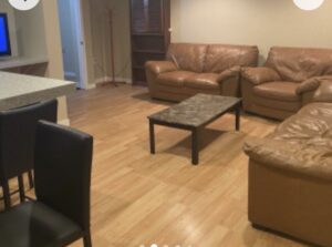 シェアハウスの共有スペースにあるソファー。