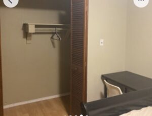 シェアハウスの娘の部屋のクローゼット